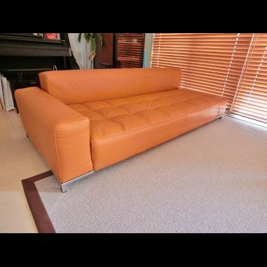 ザノッタのソファ張替いたします。