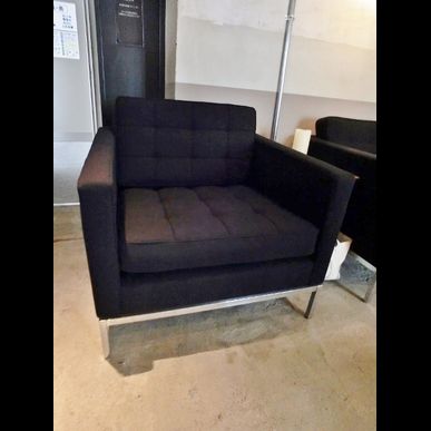 ノール【Knoll】のソファ張替いたします。