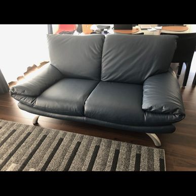 大塚家具のオリジナルソファを張替ました。レザー