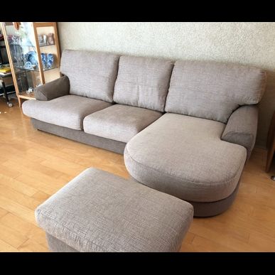 コスガのカウチセットの張替えを２色の布地で行いました。