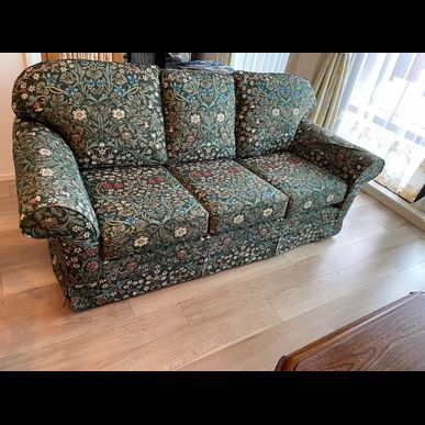 ローラアシュレイの3人掛けソファ張替ました。