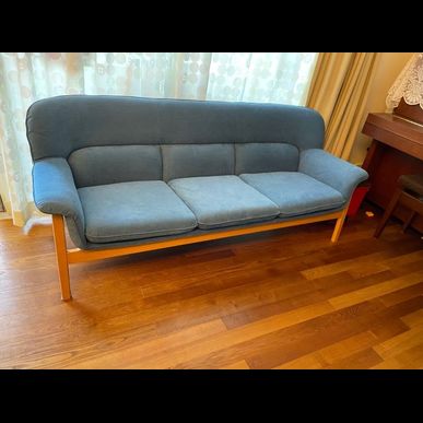 天童木工ソファチェントロ3シーターを張替ました