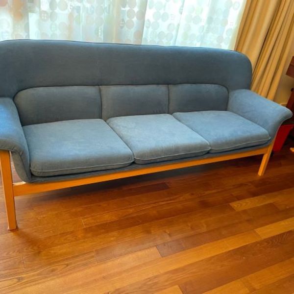 天童木工ソファチェントロ3シーターを張替ました