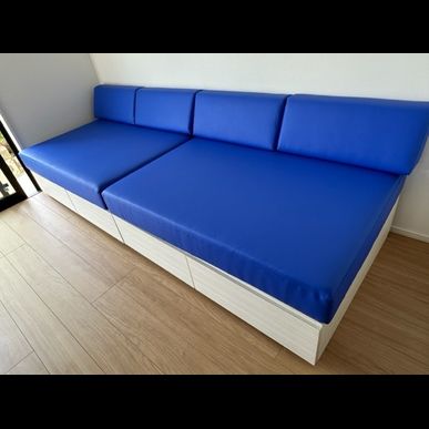 収納つきの創り付けソファをお作りしました。
