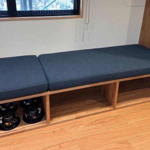 収納付きベンチにクッションをお作りしました。