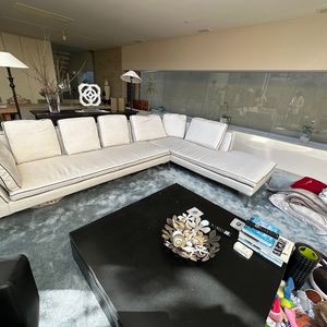 B&Bのソファ、チャールズなどの張替えを致します。